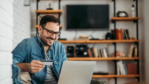 Het verschil tussen een debet- en kredietkaart