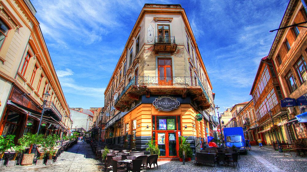 La rue Lipscani à Bucharest - une belle destination pour le voyageur budget